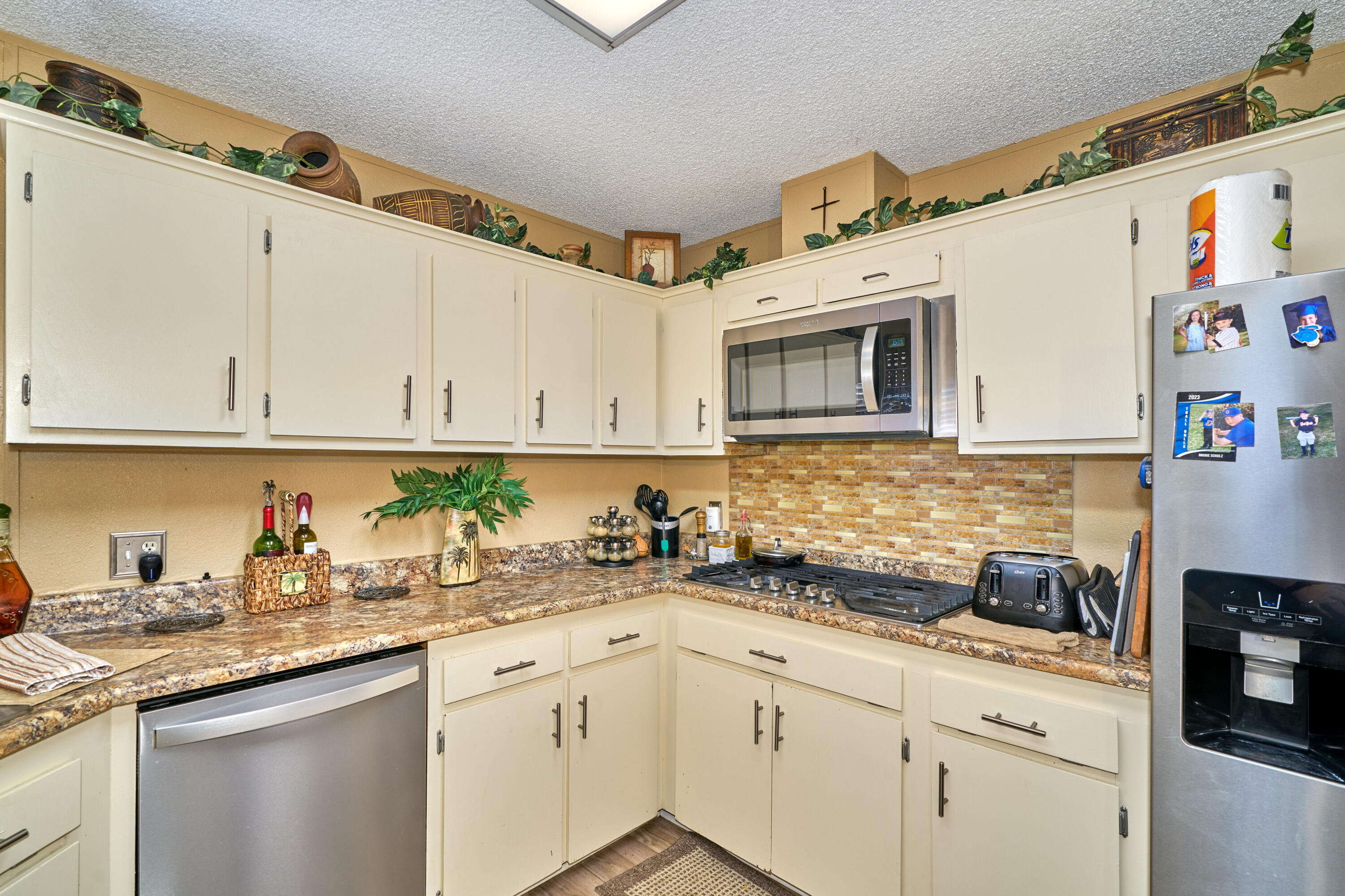 33537 Lisa Circle Thousand Palms, CA 92276 - Photo 11 of 35 a kitchen with stainless steel appliances granite countertop white cabinets sink and microwave