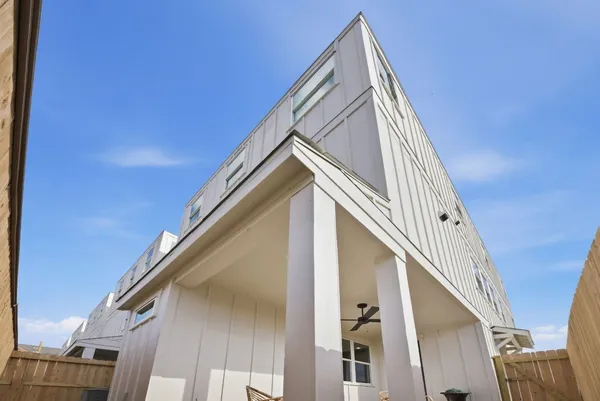 $450,000 | 7706 Earl Rudder Way, Houston, TX 77055