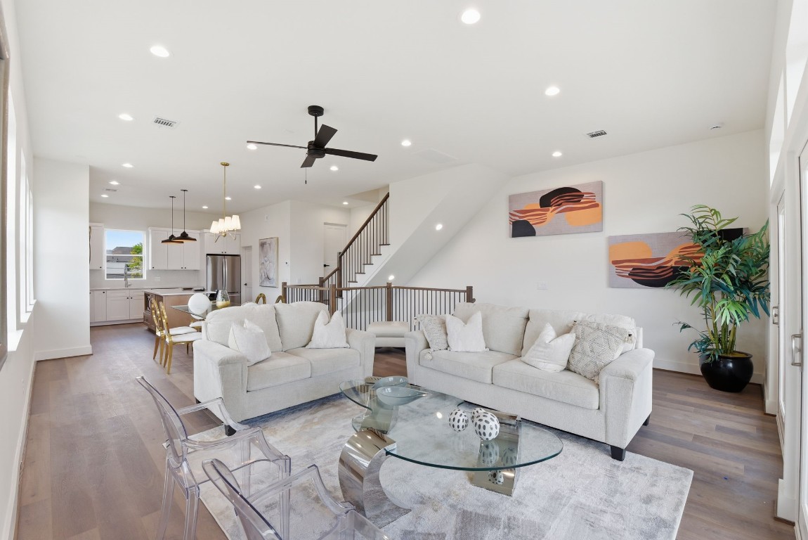 7706 Earl Rudder Way Houston, TX 77055 - Photo 9 of 45