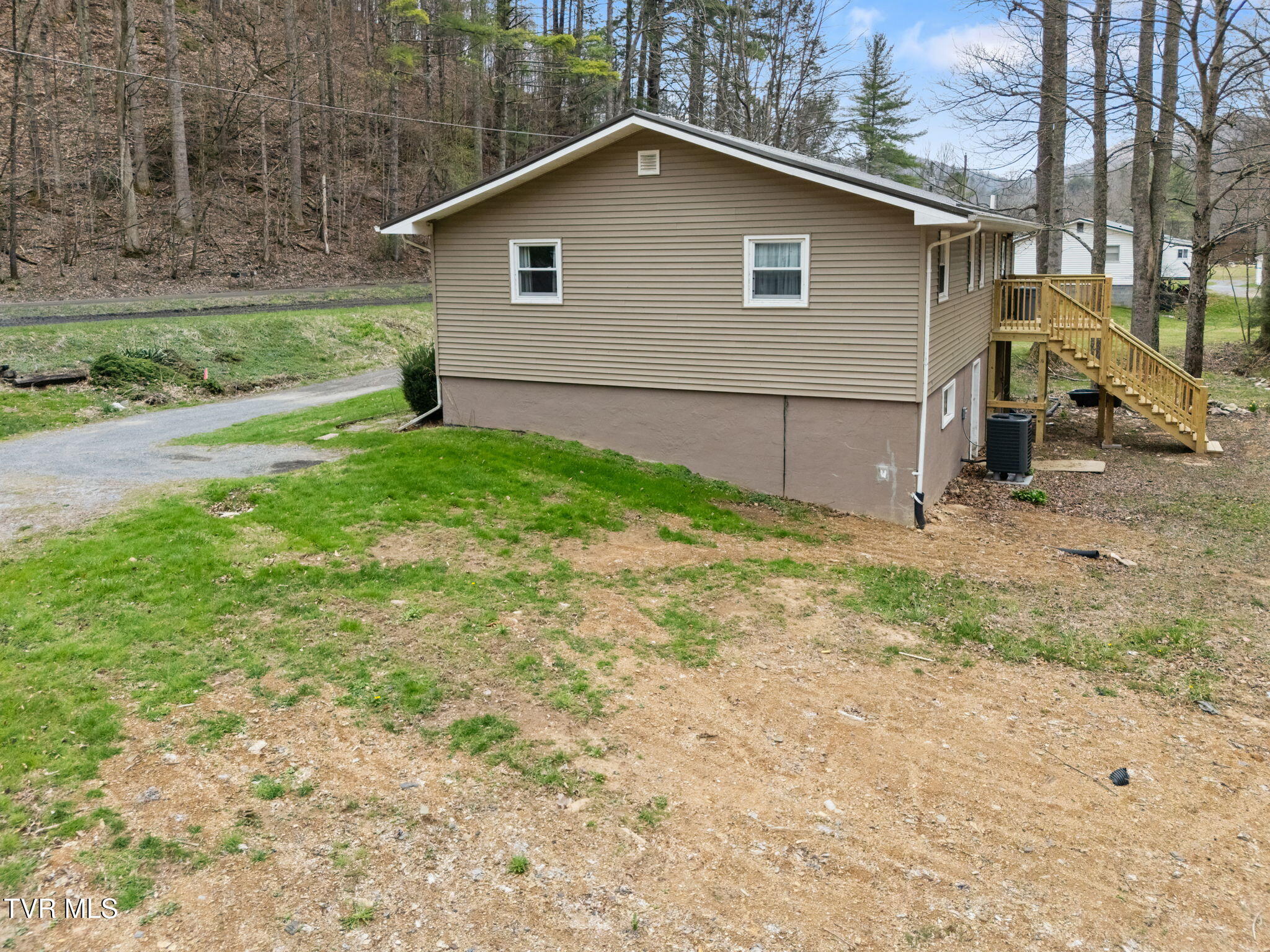 23146 Taylor Valley Road Damascus, VA 24236 - Photo 9 of 31 7-web-or-mls-23146-taylors-valley-rd