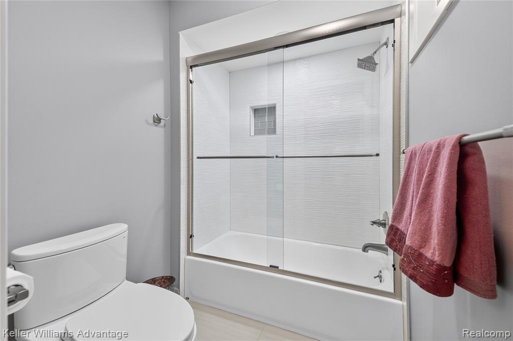 39478 Country Lane Novi, MI 48375 - Photo 27 of 38