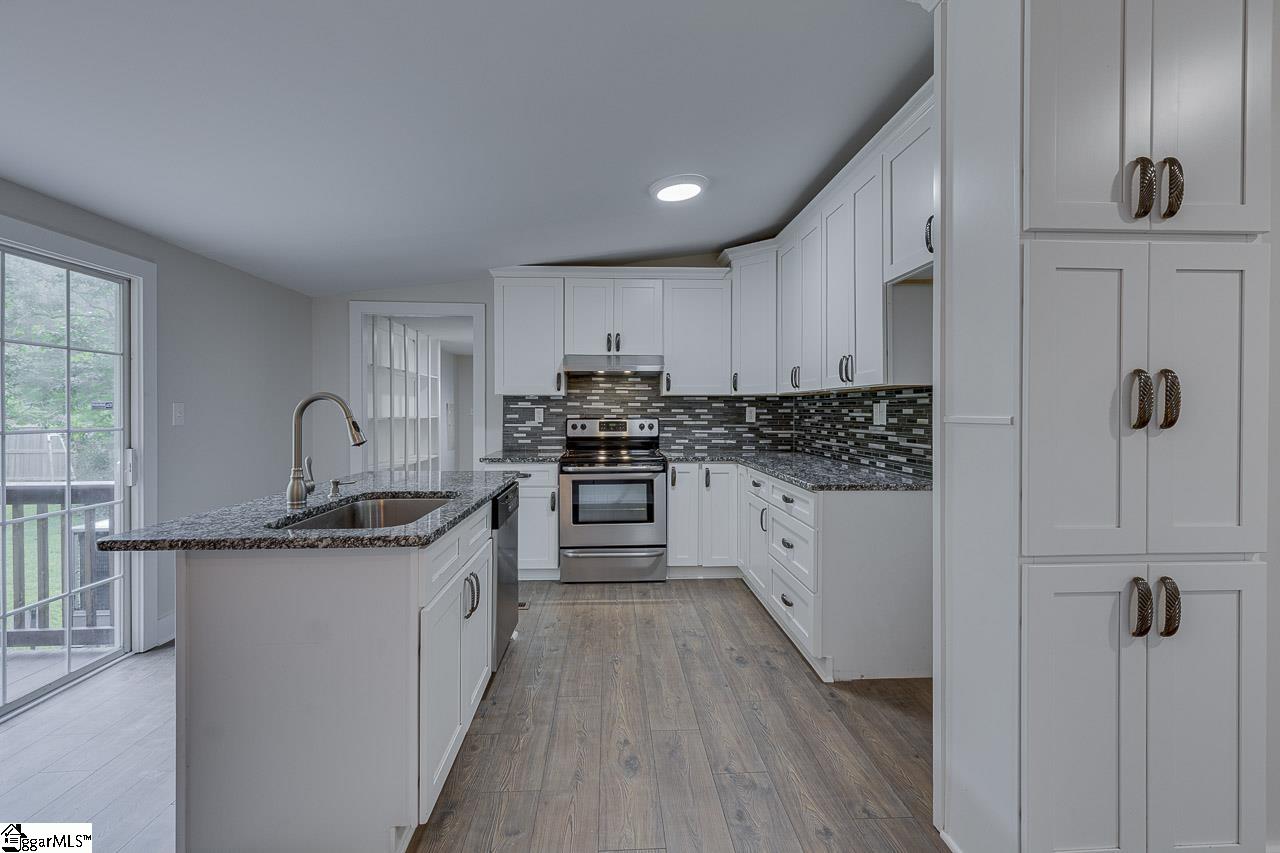 1633 Anderson Ridge Road Simpsonville, SC 29681 - Photo 7 of 44