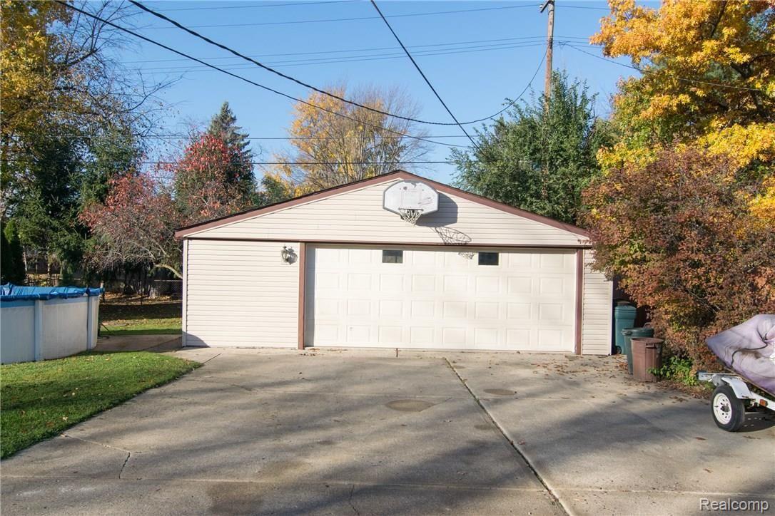 1729 South Commerce Road Walled Lake, MI 48390 - Photo 35 of 39 DSC_0039.jpg