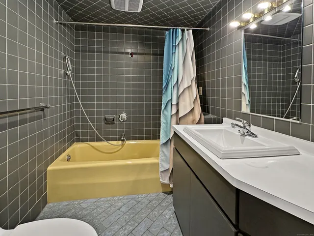 a view of a bedroom with washer and dryer