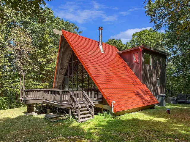 a view of a house with a backyard