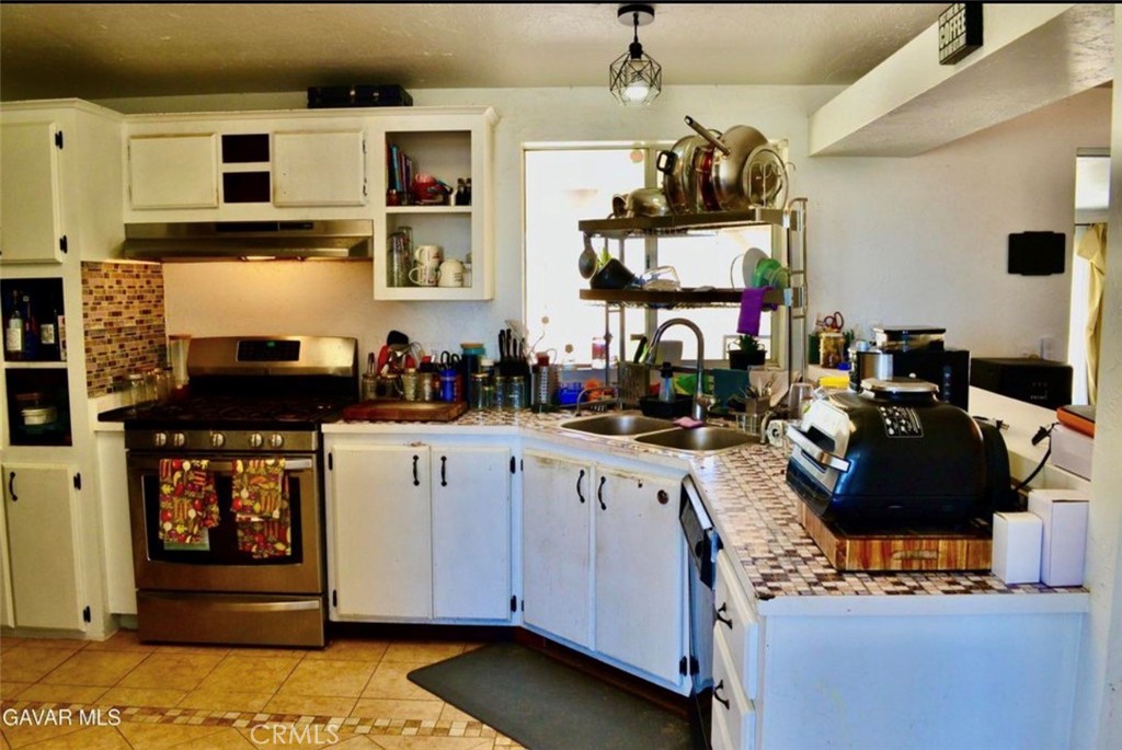 397 Joshua Hills Road Pinon Hills, CA 92372 - Photo 9 of 20