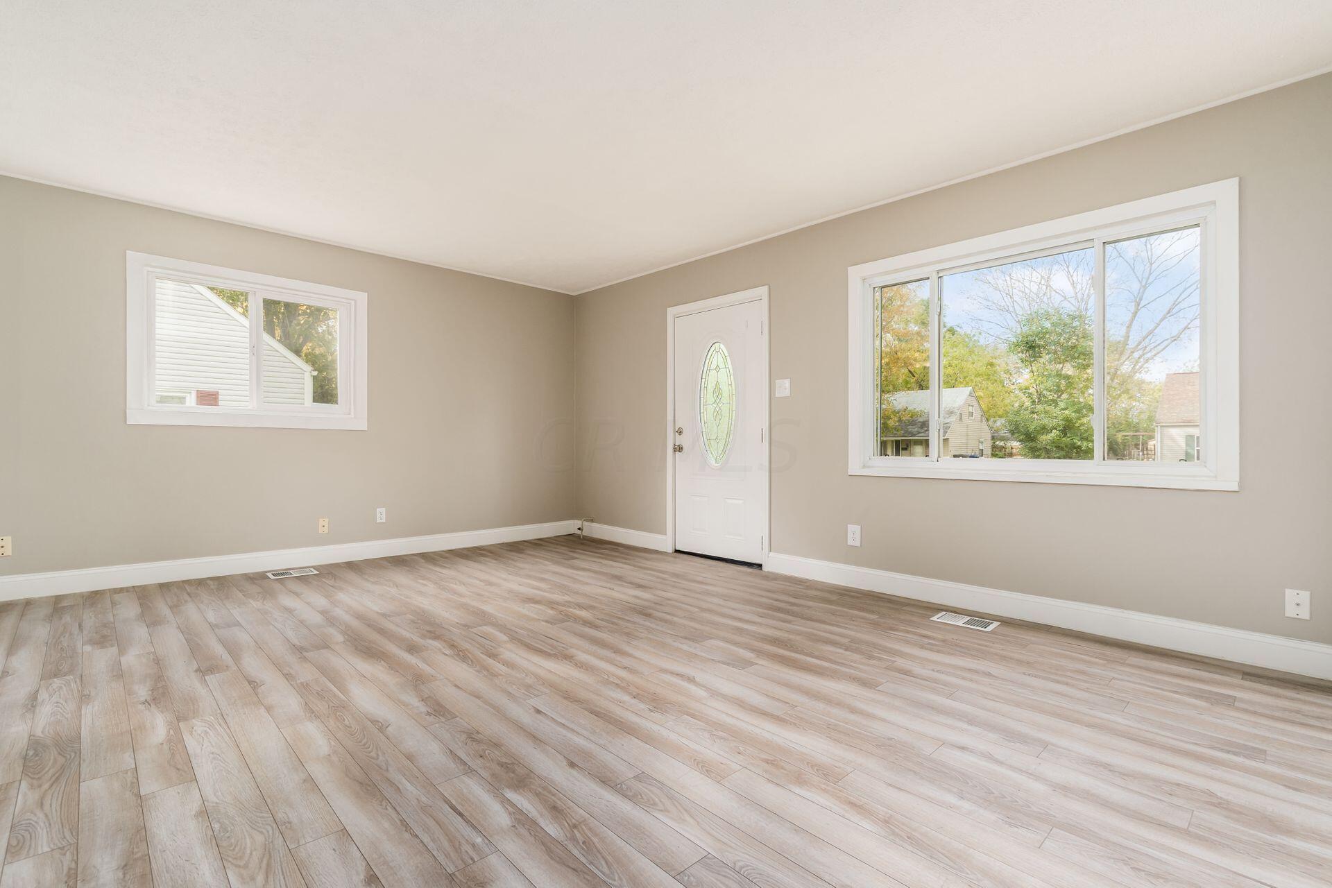958 Antwerp Road Columbus, OH 43213 - Photo 4 of 33