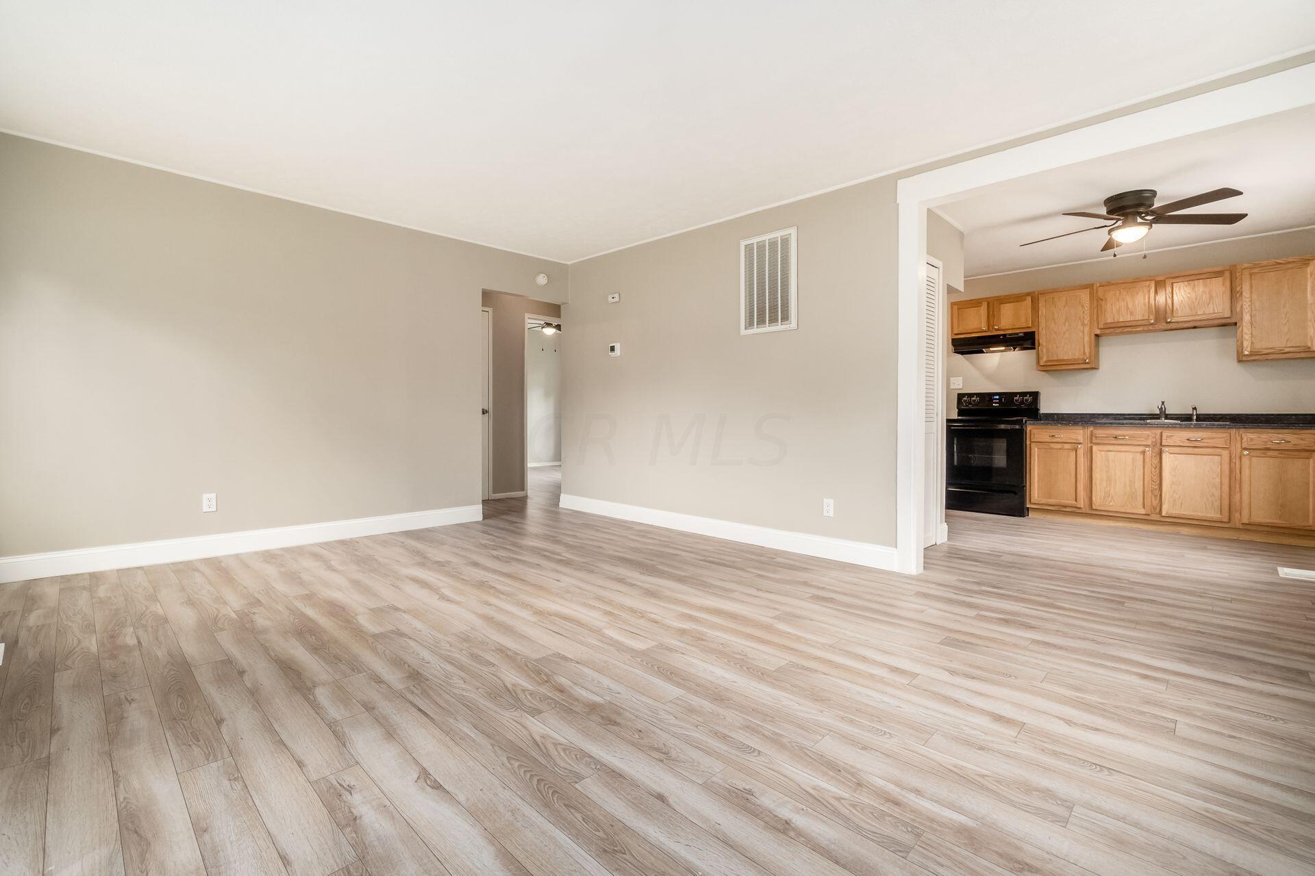 958 Antwerp Road Columbus, OH 43213 - Photo 7 of 33