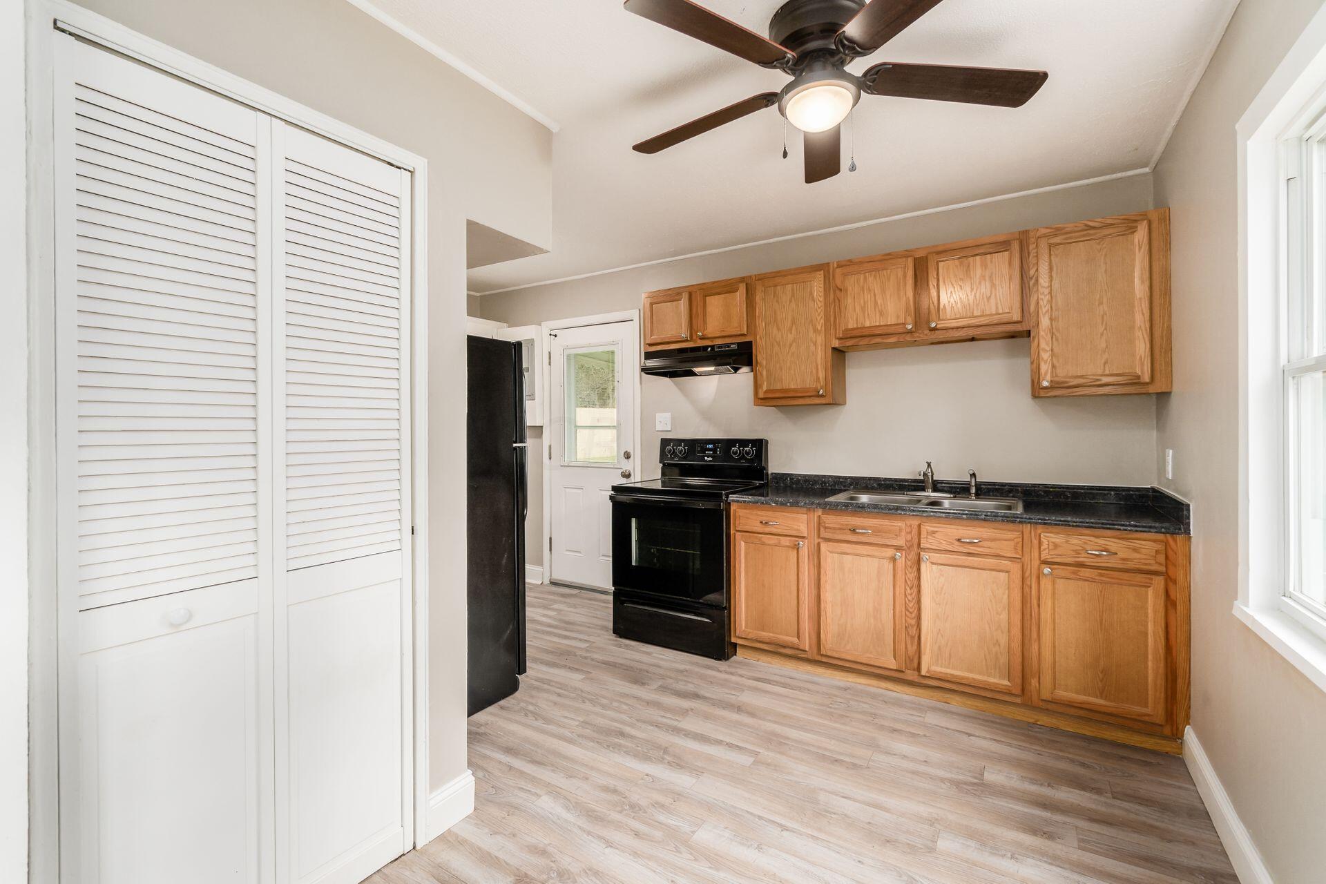 958 Antwerp Road Columbus, OH 43213 - Photo 8 of 33