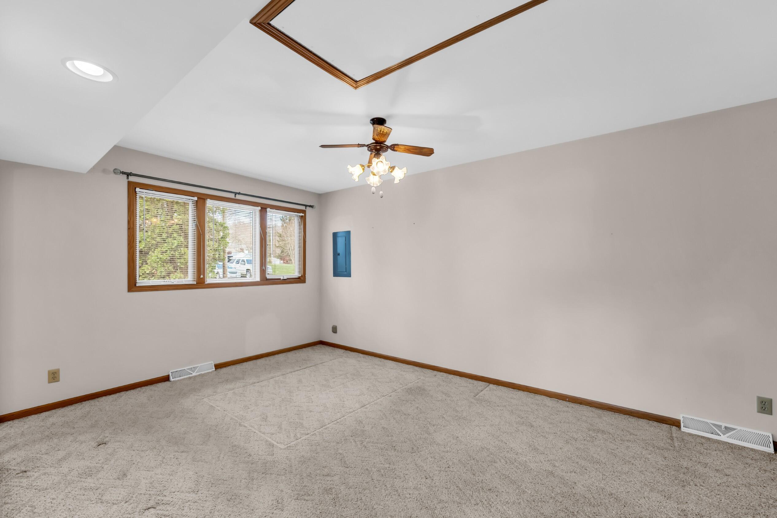 N6236 West Lake Shore Drive Spring Prairie, WI 53105 - Photo 13 of 69 Photo (13)