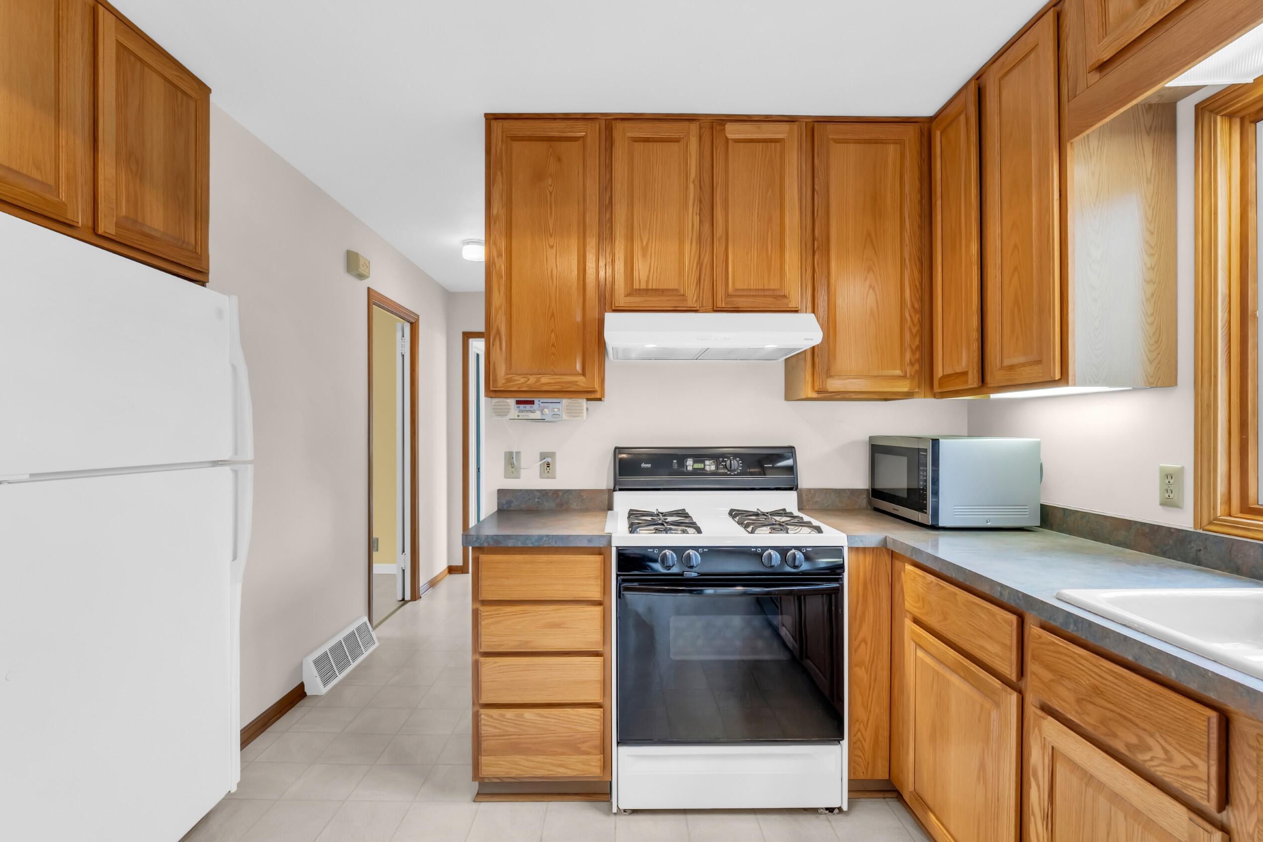 N6236 West Lake Shore Drive Spring Prairie, WI 53105 - Photo 6 of 69 Photo (6)