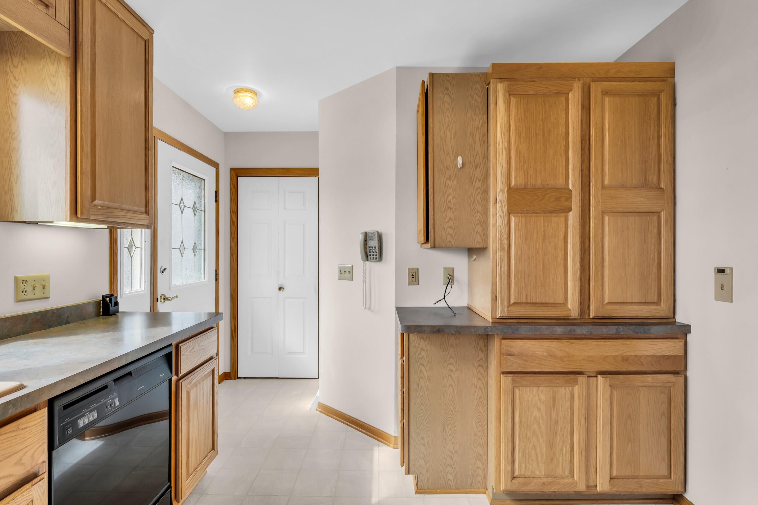 N6236 West Lake Shore Drive Spring Prairie, WI 53105 - Photo 10 of 69 Photo (10)