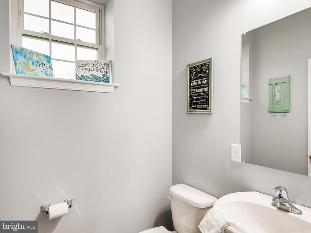 509 Middle River Road Baltimore, MD 21220 - Photo 14 of 37 HALF BATH (MAIN LEVEL)