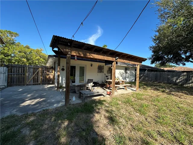 a view of a house with backyard and sitting area