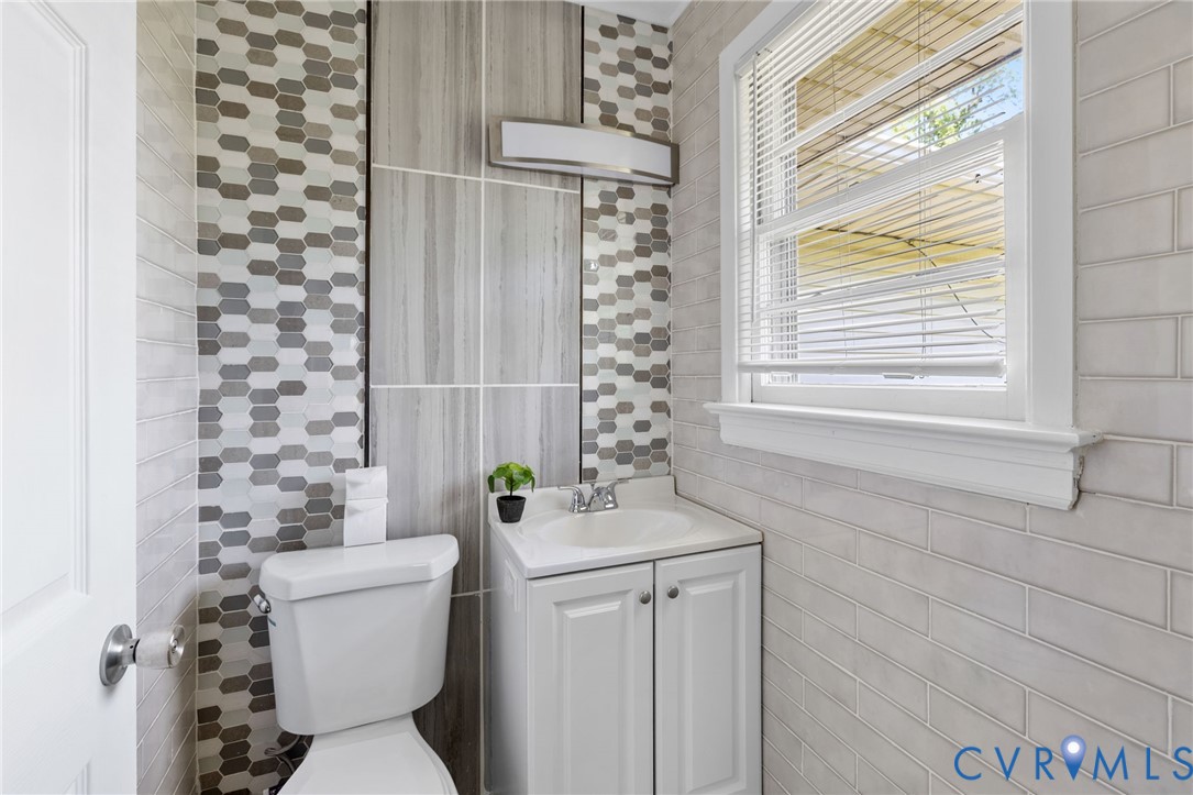 3920 Rosedale Avenue Richmond, VA 23227 - Photo 22 of 30 Half Bath