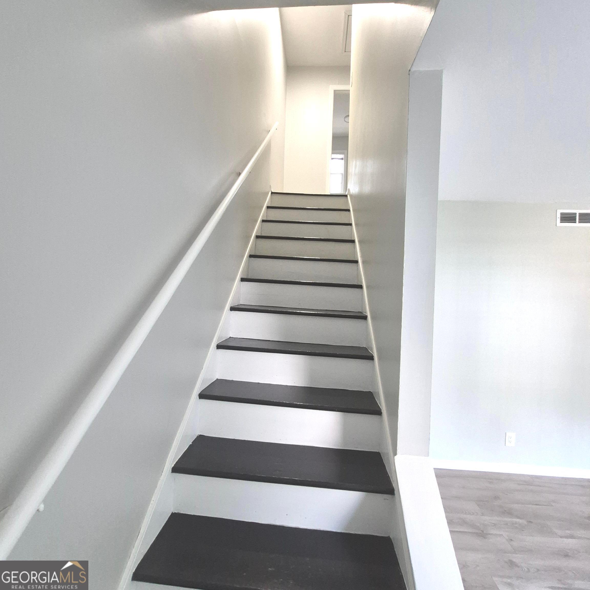 195 Springdale Court Macon, GA 31210 - Photo 10 of 14 a view of entryway