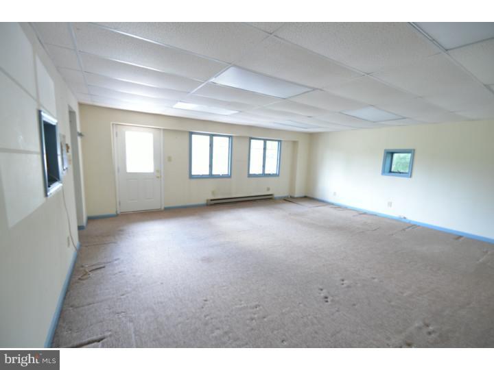 2141 Longview Road Warrington, PA 18976 - Photo 12 of 23 Family Room