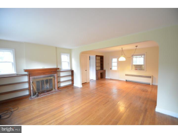 2141 Longview Road Warrington, PA 18976 - Photo 7 of 23 Living Room