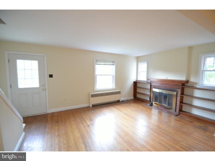 2141 Longview Road Warrington, PA 18976 - Photo 8 of 23 Living Room