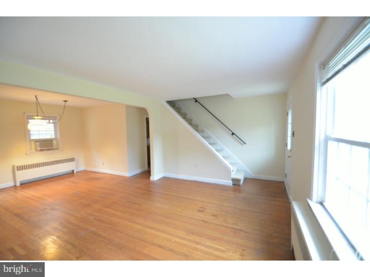 2141 Longview Road Warrington, PA 18976 - Photo 9 of 23 Living Room