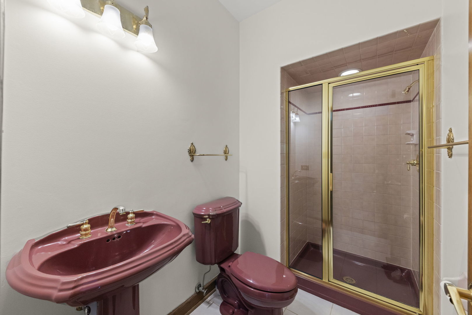 18040 Perth Avenue Homewood, IL 60430 - Photo 13 of 44 a bathroom with a sink and a mirror