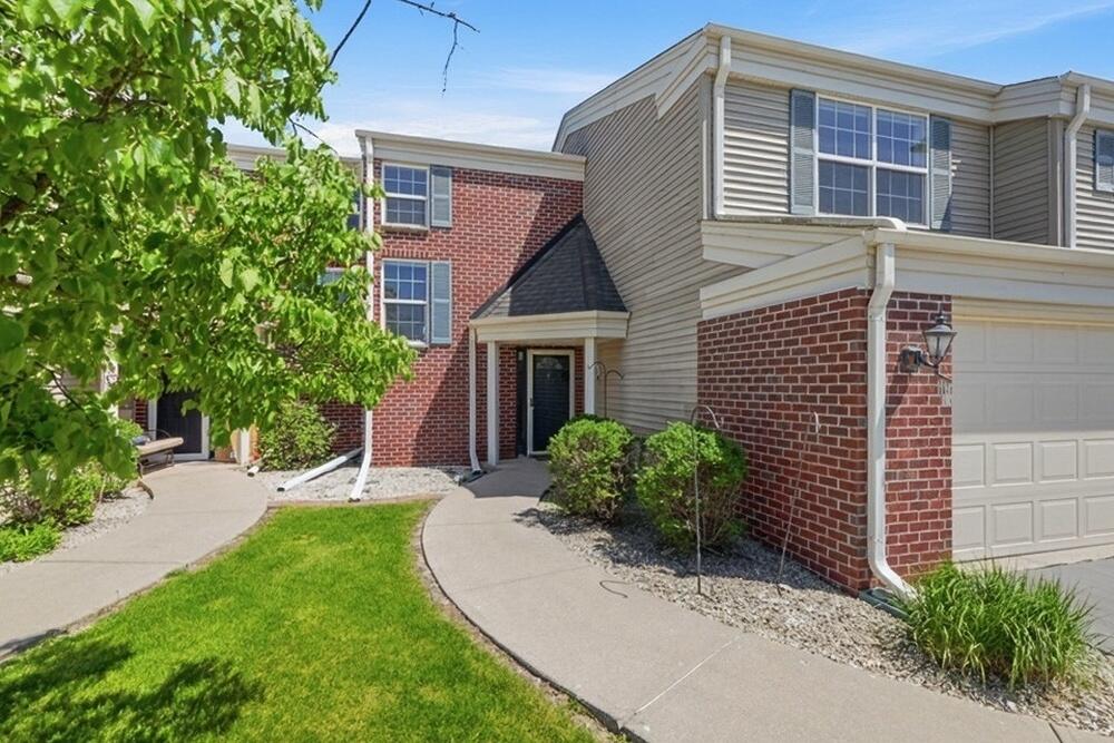 N16W26512 Golf View Lane, Unit E Pewaukee, WI 53072 - Photo 1 of 36 Private Entrance