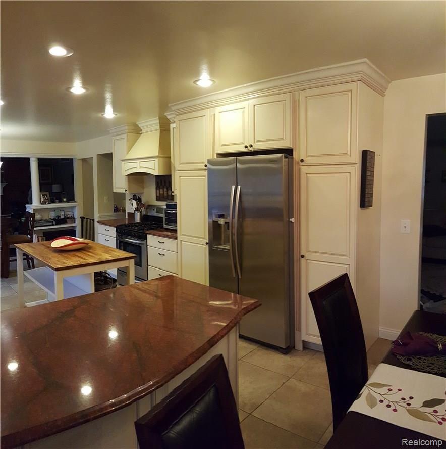 5651 Beechview Drive Rochester, MI 48306 - Photo 6 of 23 Beechview5651_06.jpg