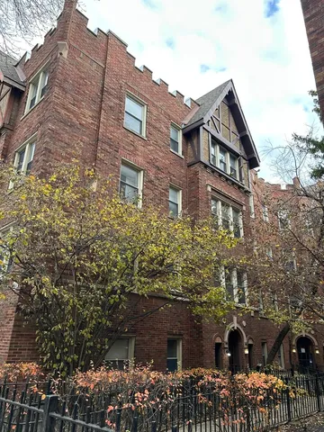 $1,450 | 4957 North Whipple Street, Unit 2W, Chicago, IL 60625