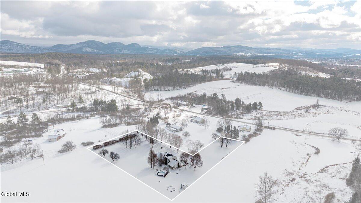 23 Fox Knoll Way Hampton, NY 12837 - Photo 6 of 42 03-DJI_20260212111736_0584_D-HDR-Edit