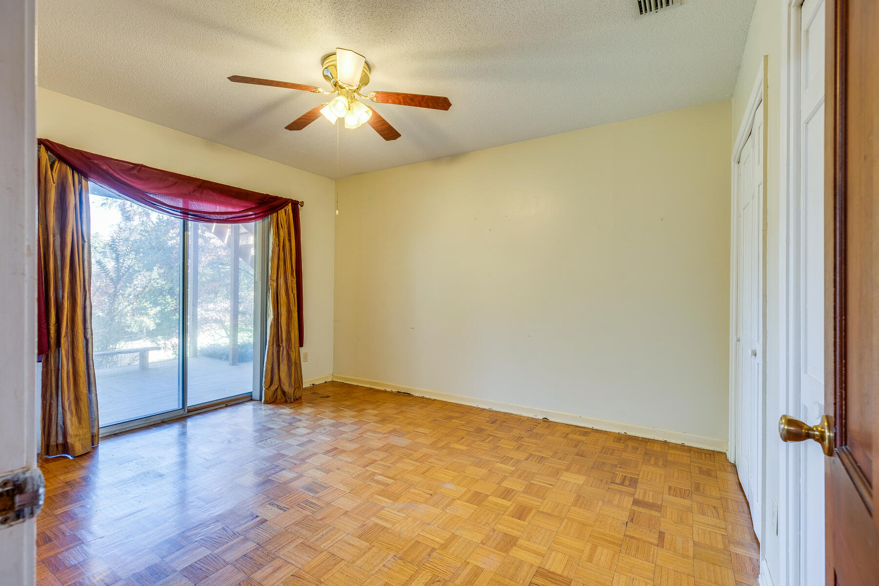 747 Ridgefield Road Elizabethton, TN 37643 - Photo 38 of 59 038