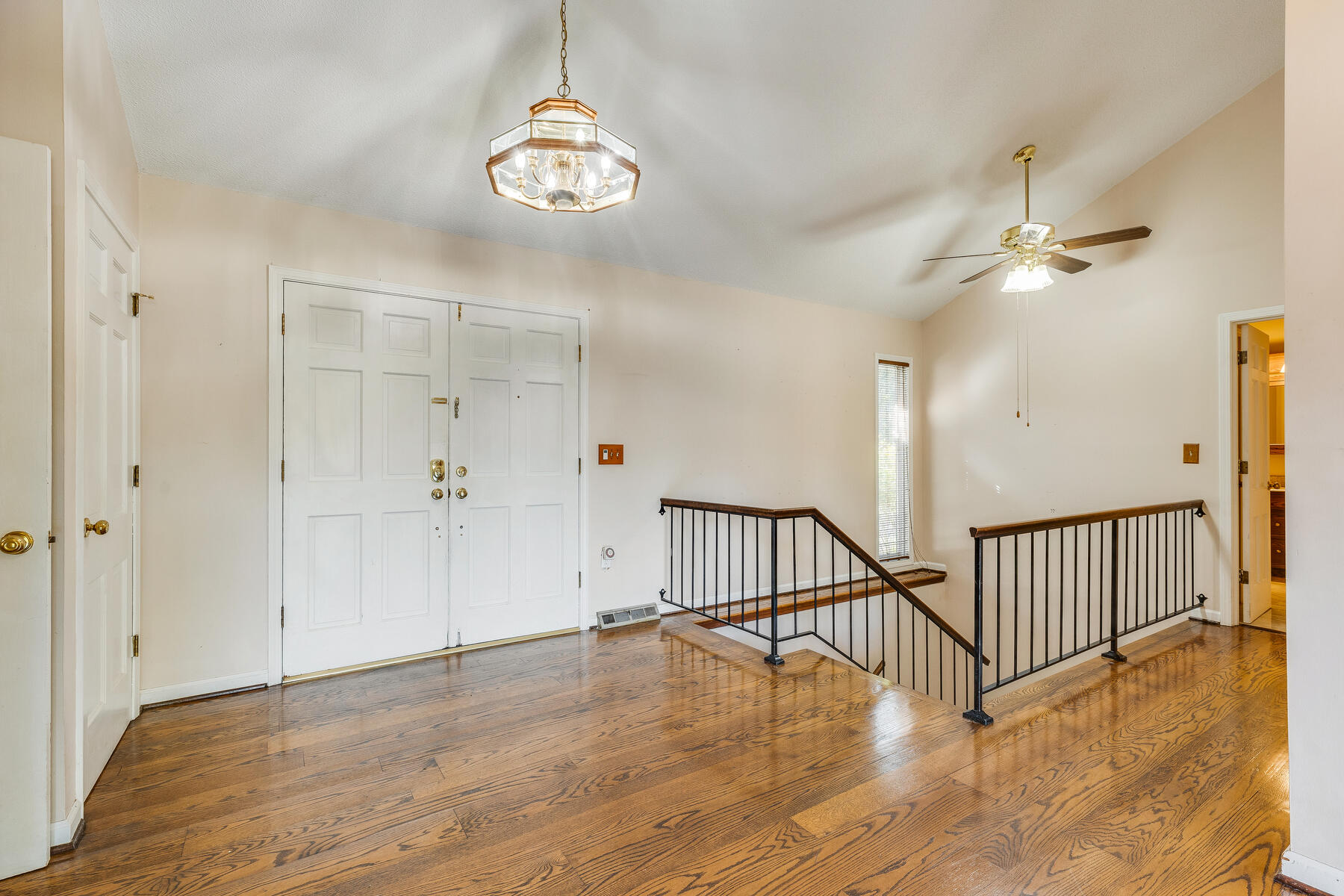 747 Ridgefield Road Elizabethton, TN 37643 - Photo 6 of 59 006