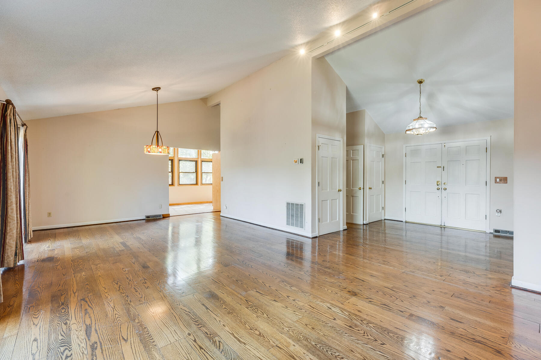 747 Ridgefield Road Elizabethton, TN 37643 - Photo 8 of 59 008