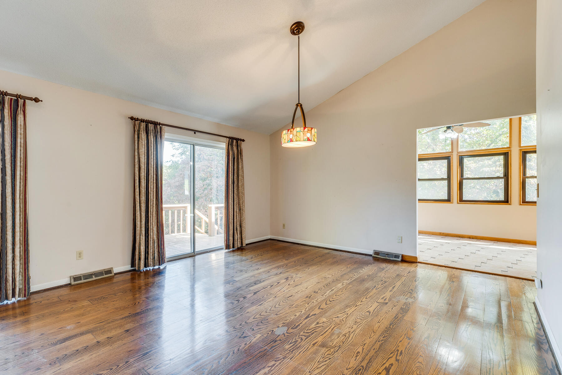747 Ridgefield Road Elizabethton, TN 37643 - Photo 10 of 59 010