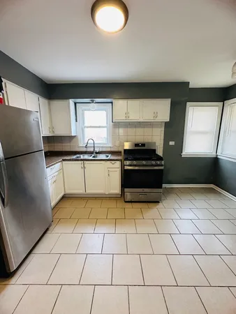 $2,150 | 3850 West 81st Street, Chicago, IL 60652