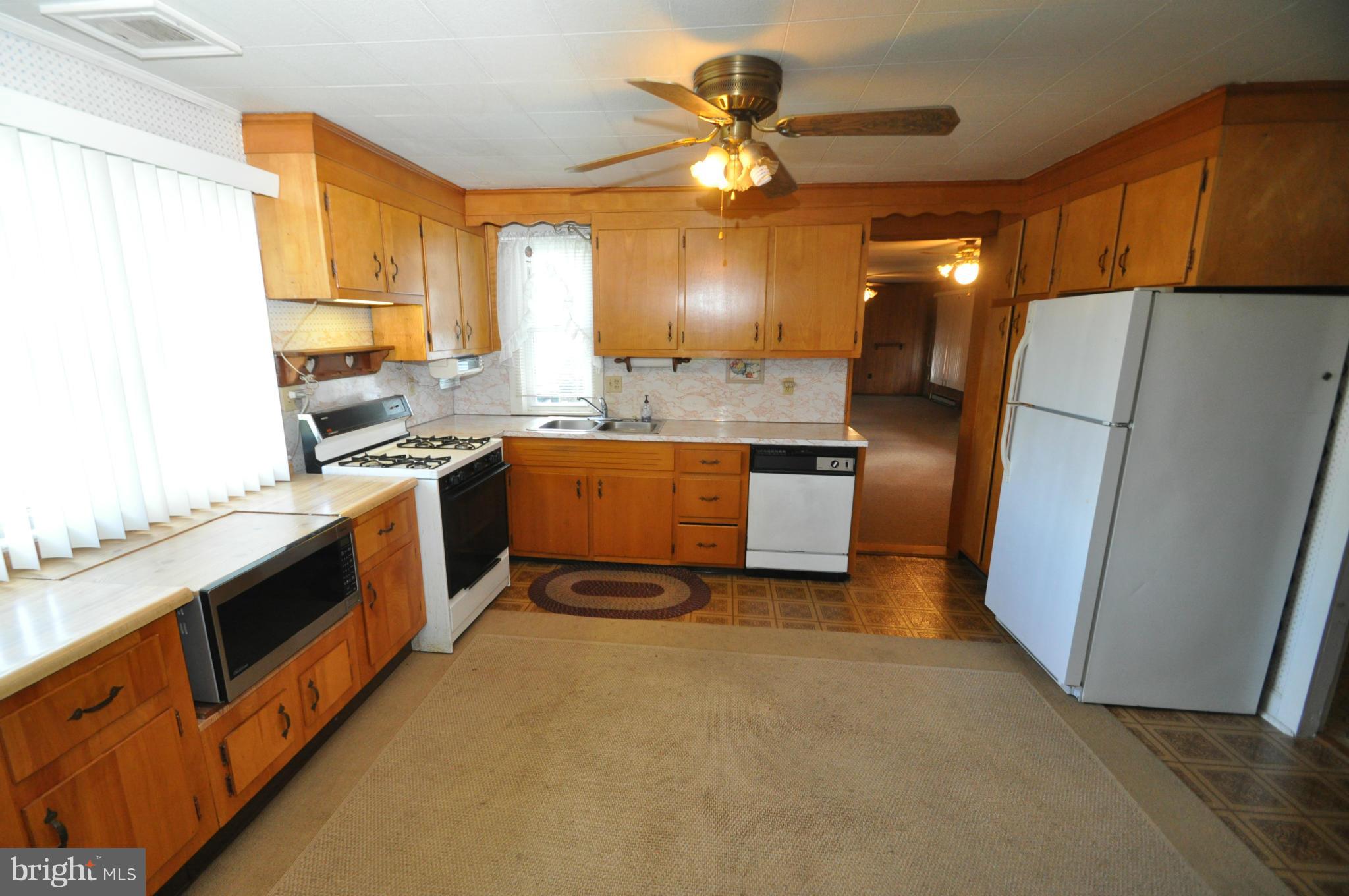 3342 Marston Road Westminster, MD 21157 - Photo 4 of 11 BRIGHT AND CHEERFUL EAT IN KITCHEN