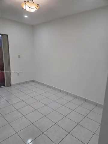 a view of entryway with a rug