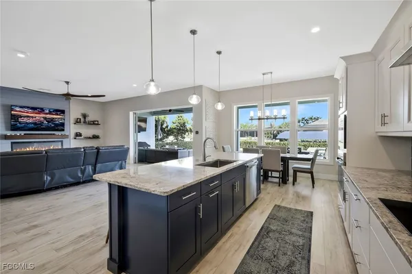 $1,089,000 | 2717 Southwest 38th Street, Cape Coral, FL 33914