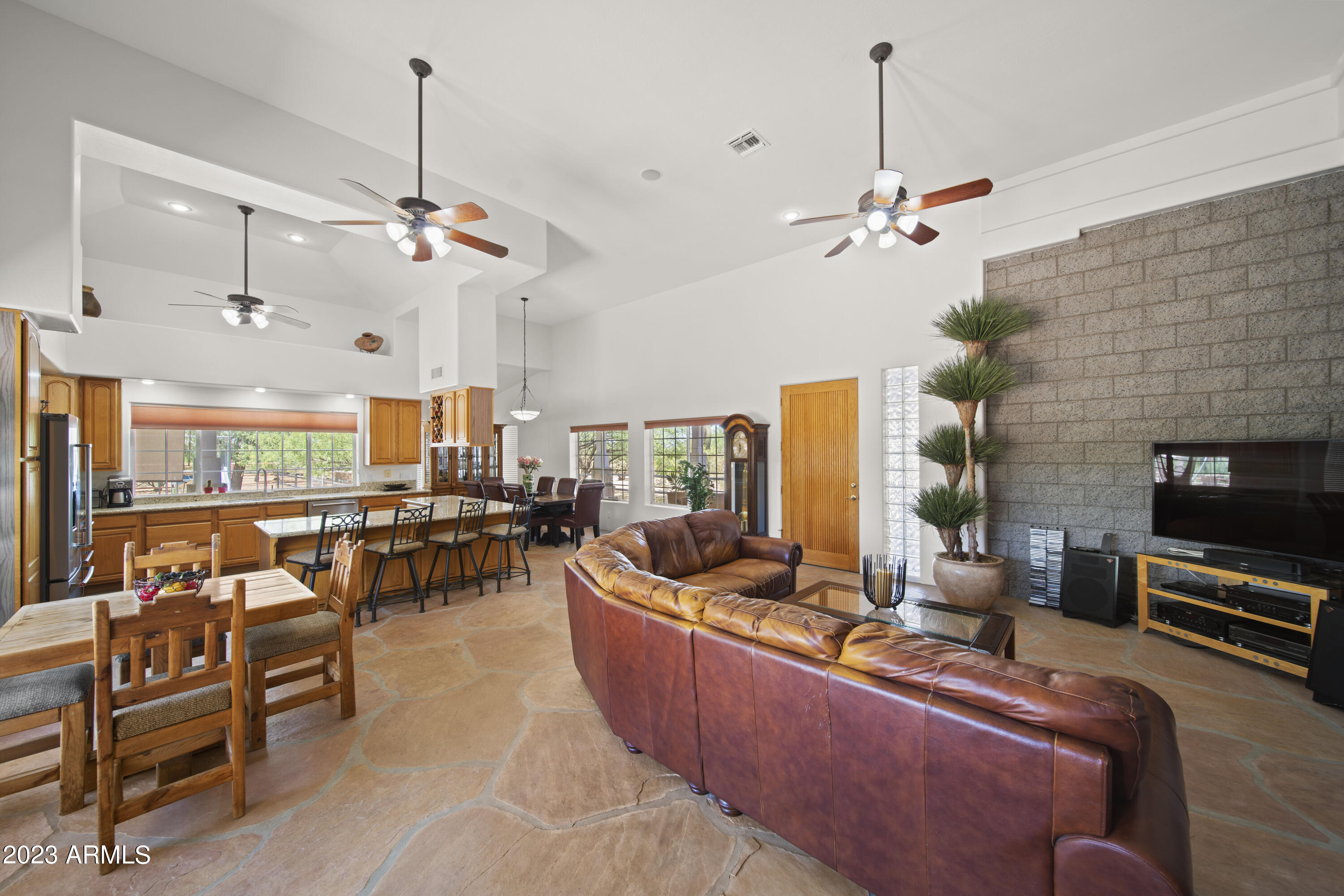 141 East Cloud Road Phoenix, AZ 85086 - Photo 19 of 99 Soaring 14' Ceilings