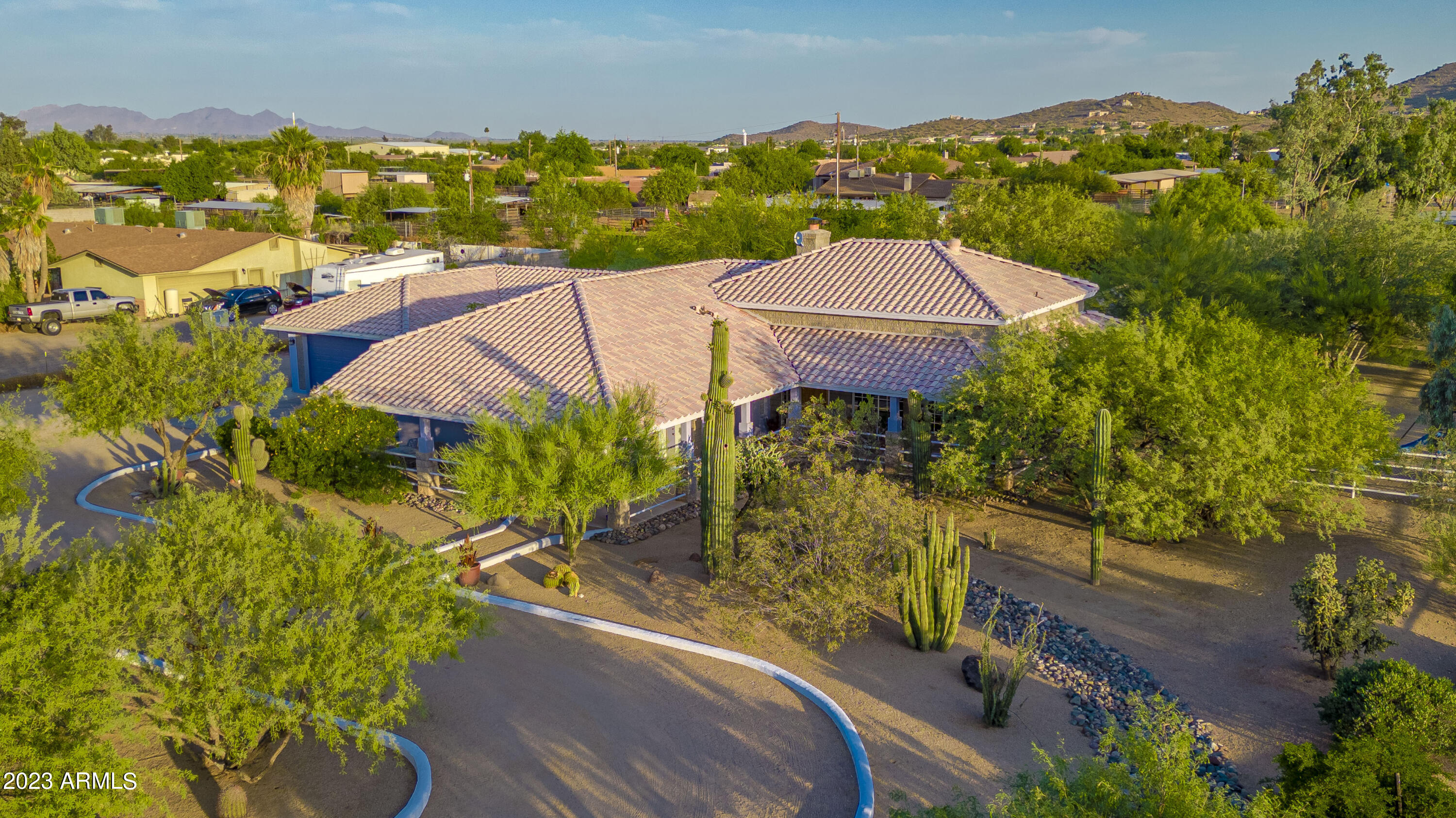 141 East Cloud Road Phoenix, AZ 85086 - Photo 3 of 99 Beams with Pride of Ownership!!