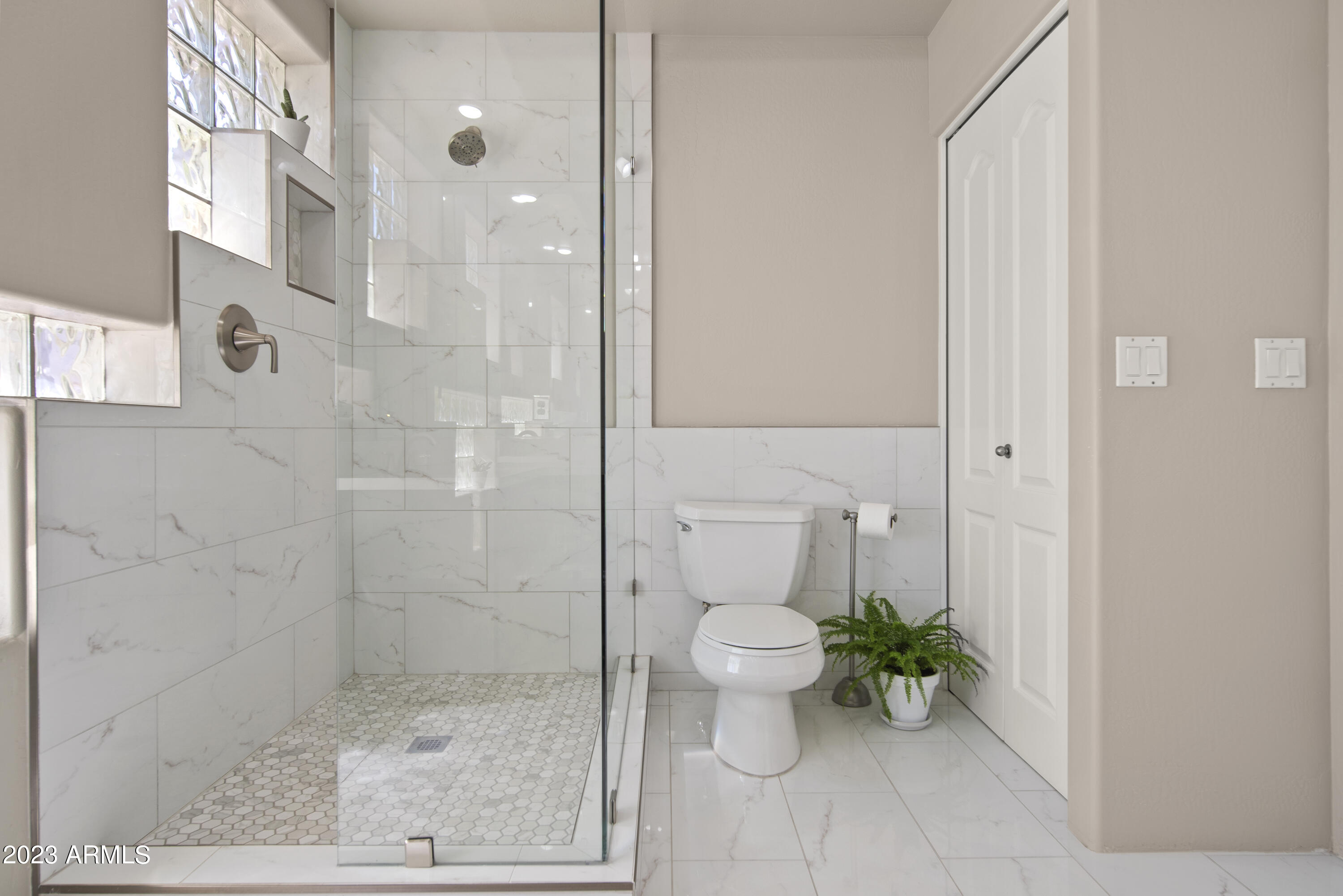 141 East Cloud Road Phoenix, AZ 85086 - Photo 41 of 99 Walk-In shower