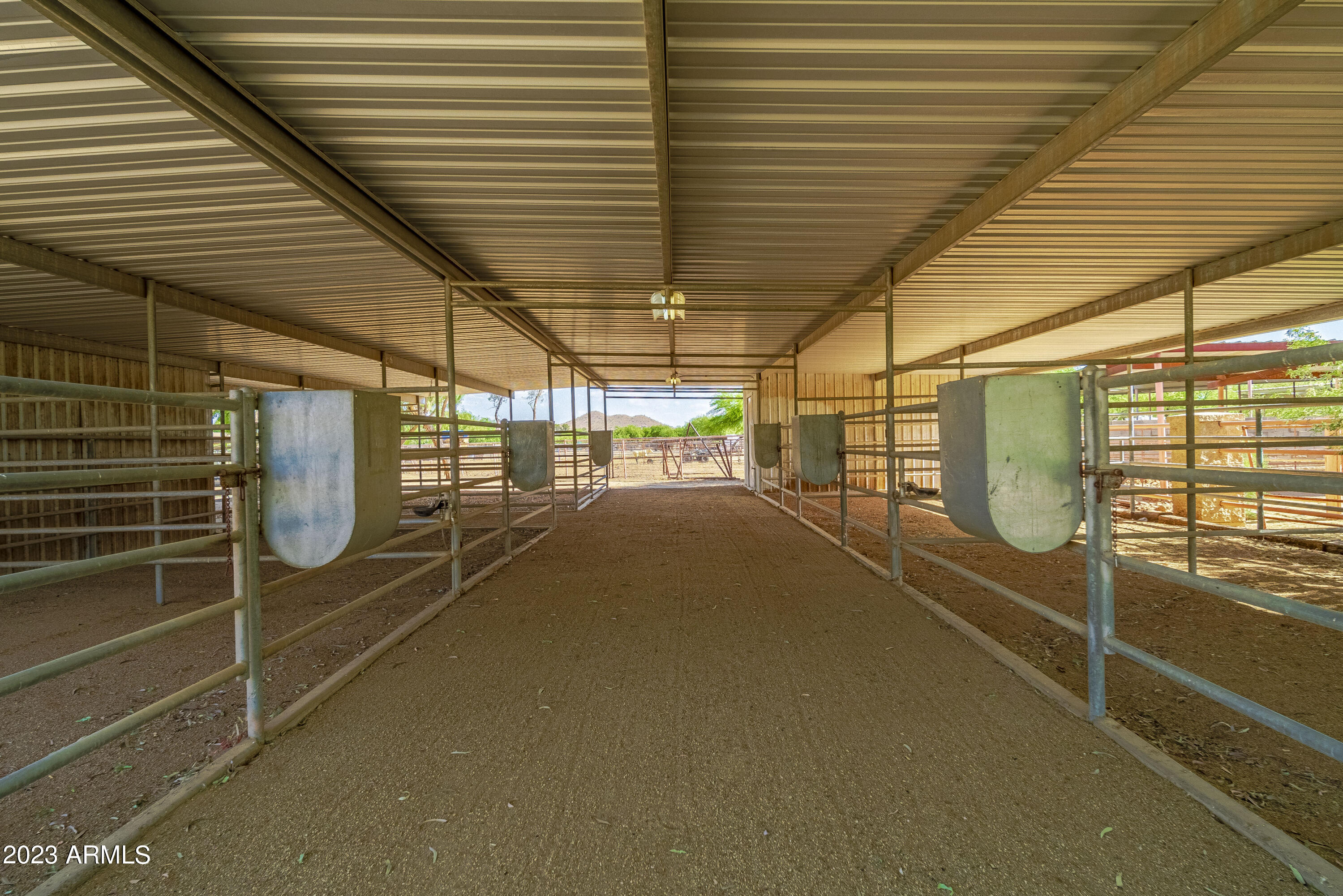 141 East Cloud Road Phoenix, AZ 85086 - Photo 75 of 99 Light Breezeway