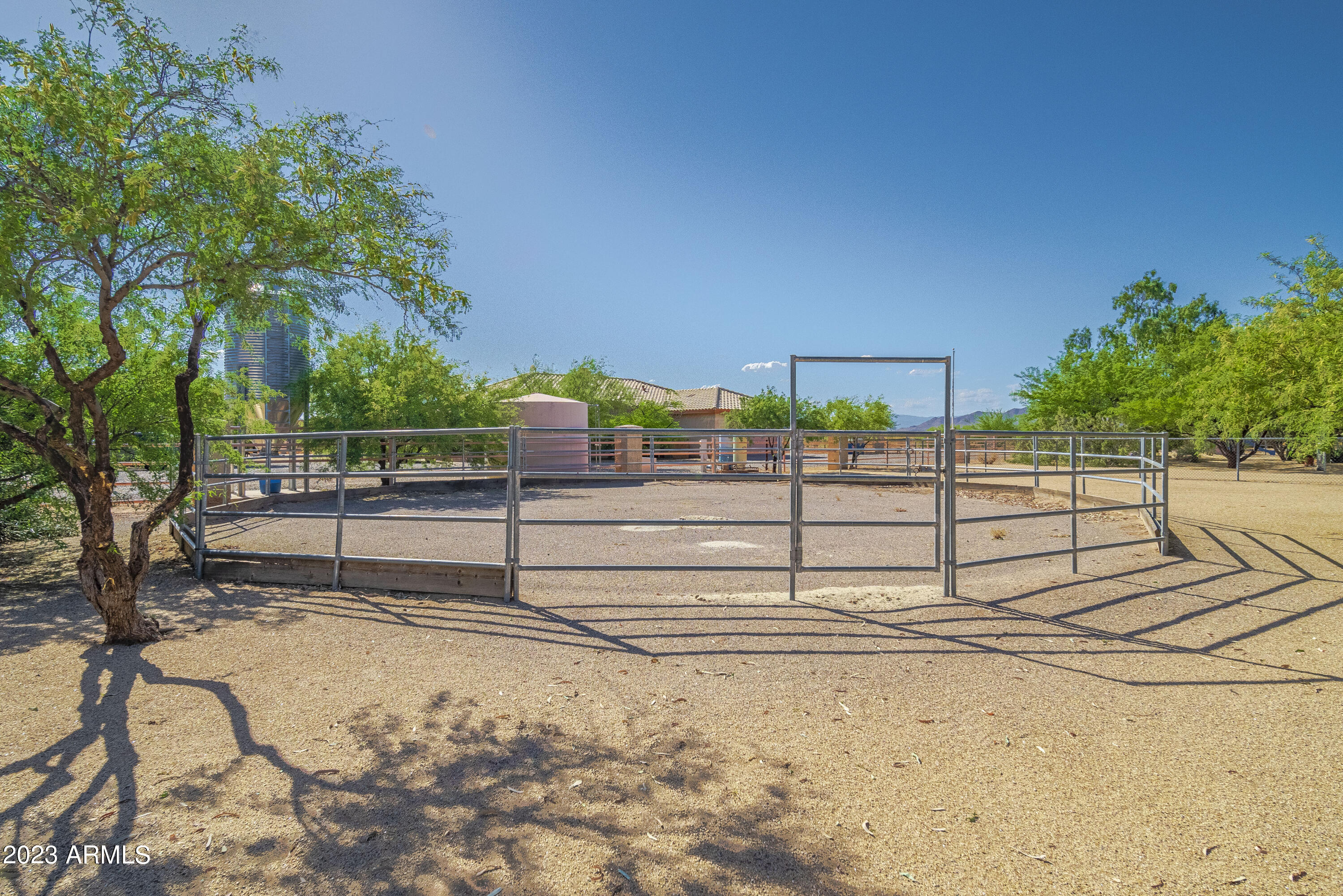 141 East Cloud Road Phoenix, AZ 85086 - Photo 79 of 99 50' Round Pen
