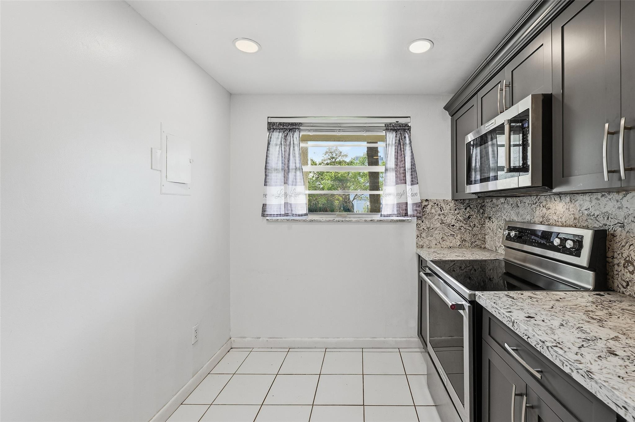 7500 Northwest 17th Street, Unit 110 Plantation, FL 33313 - Photo 10 of 27 Photo 10