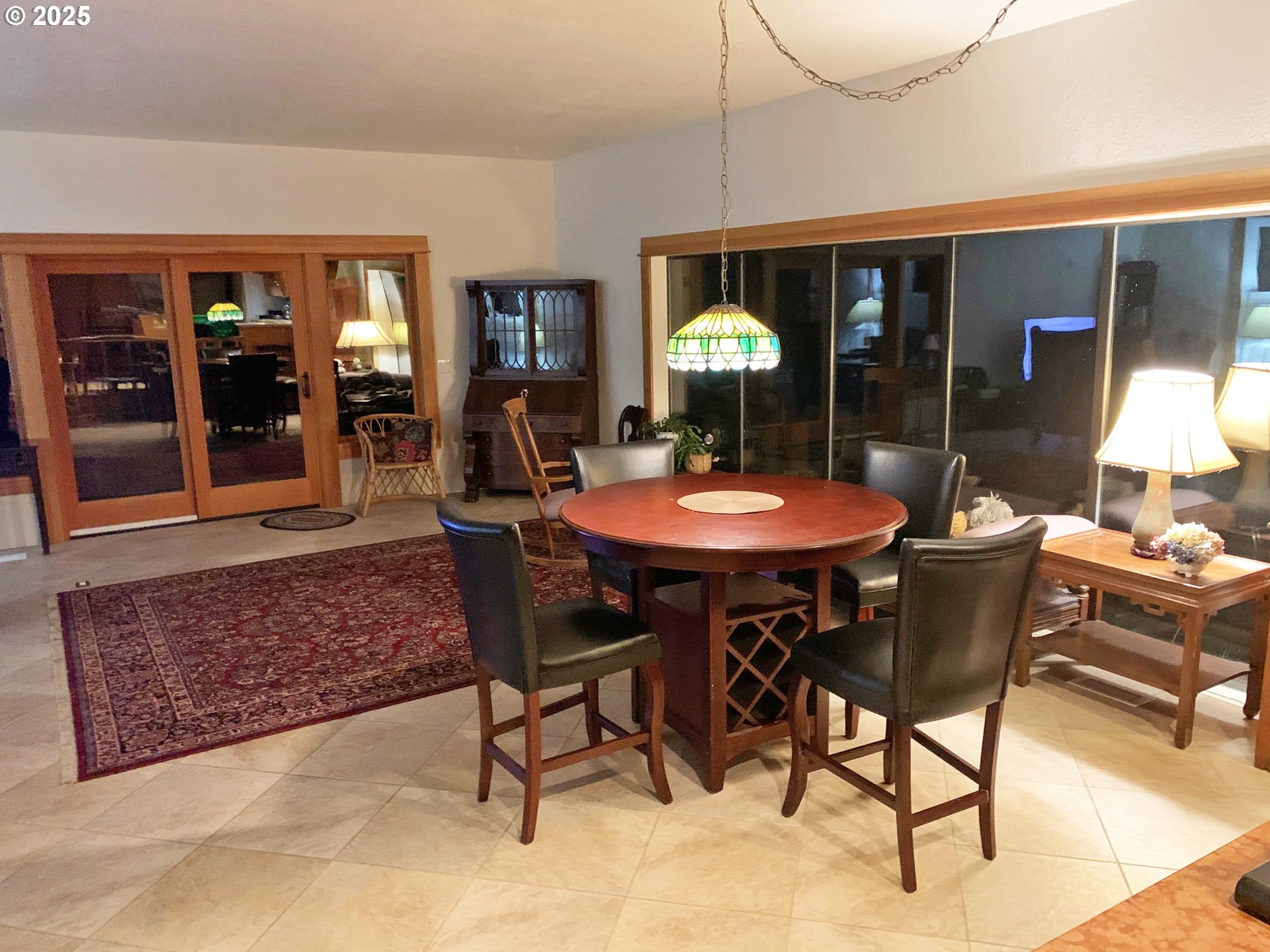 91070 Leashore Drive Vida, OR 97488 - Photo 15 of 43 a table and chairs in a dining room