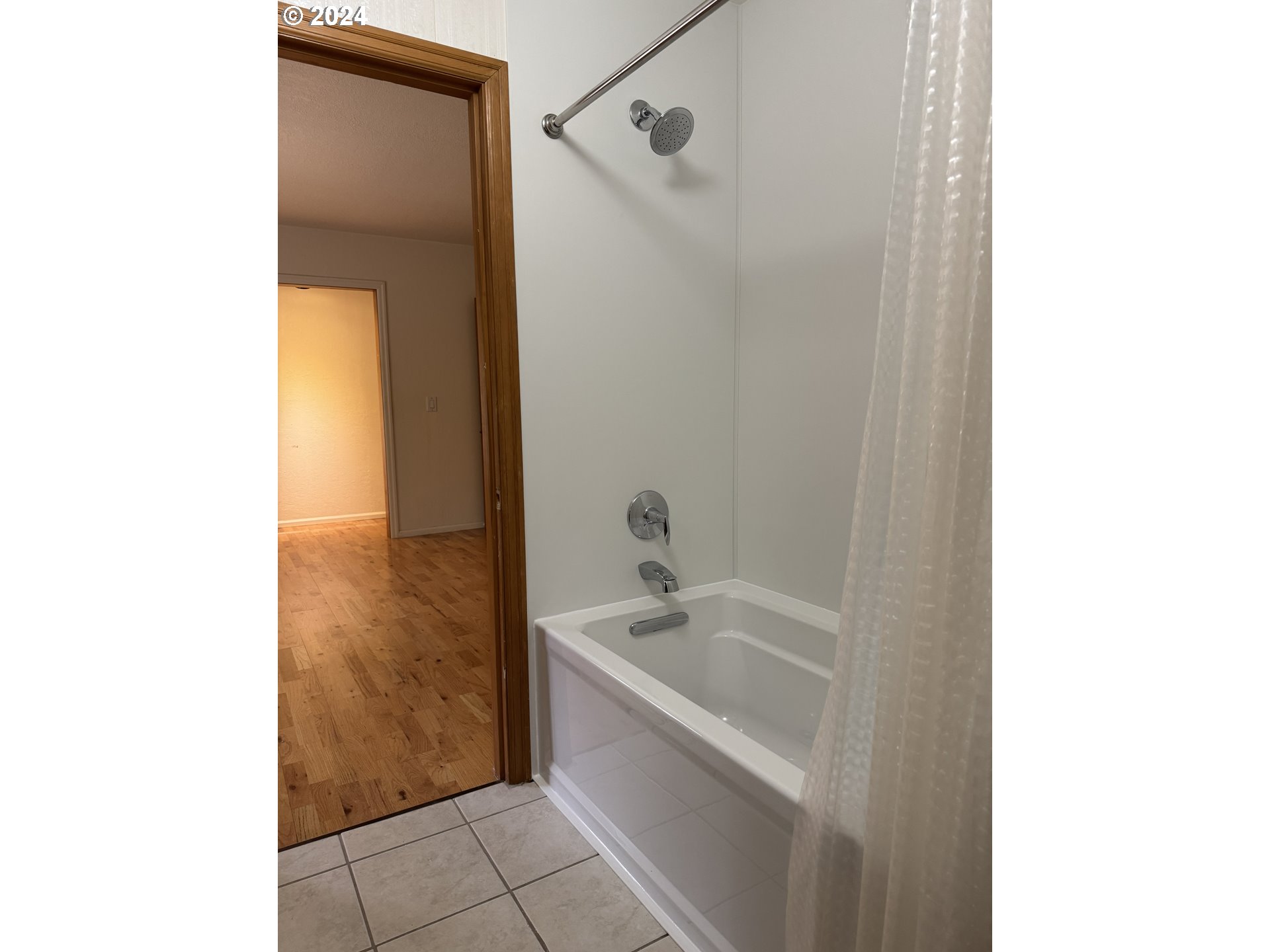 91070 Leashore Drive Vida, OR 97488 - Photo 27 of 43 a bathroom with a bathtub and shower