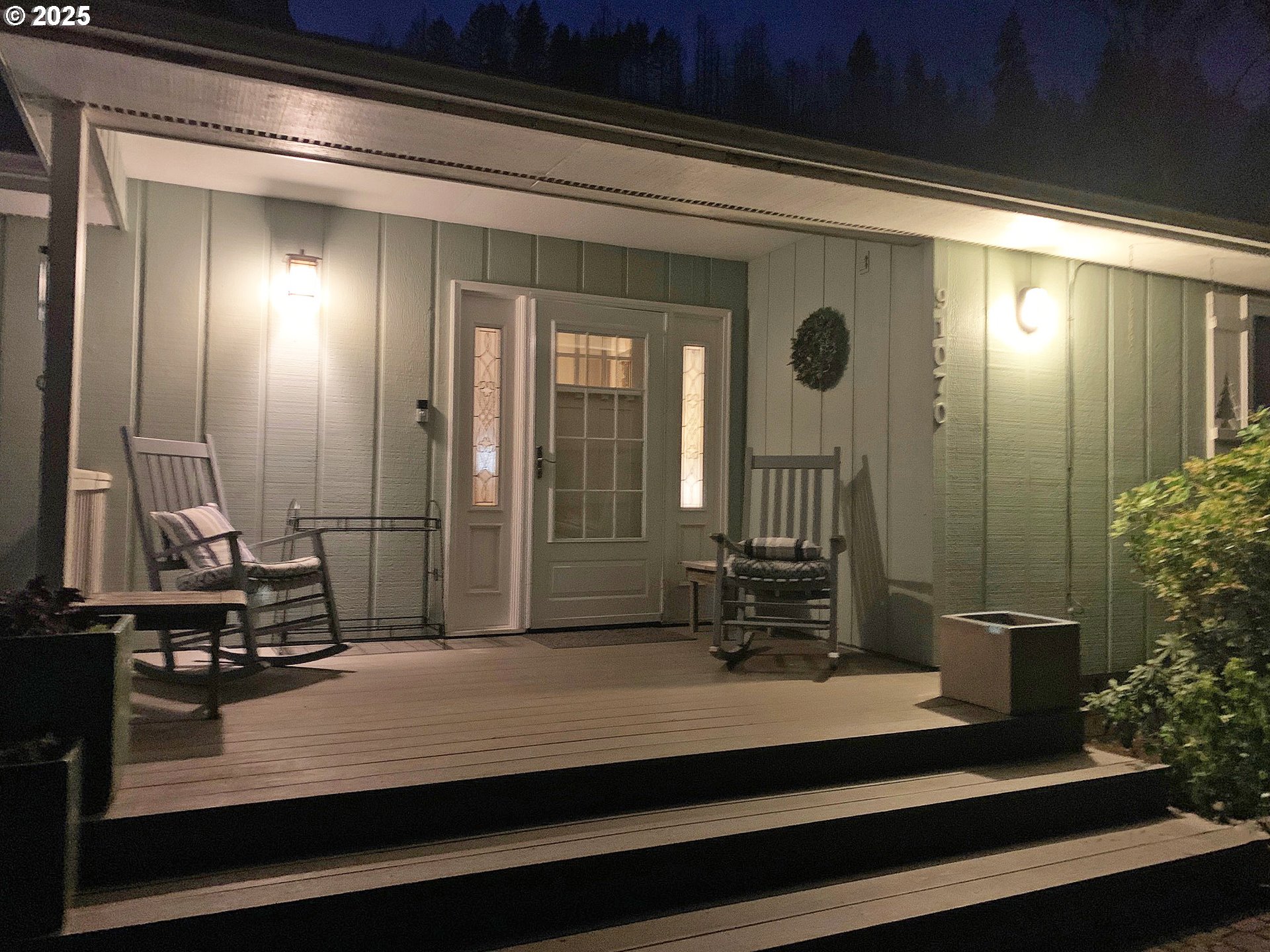 91070 Leashore Drive Vida, OR 97488 - Photo 42 of 43 a bathroom with a sink and a mirror