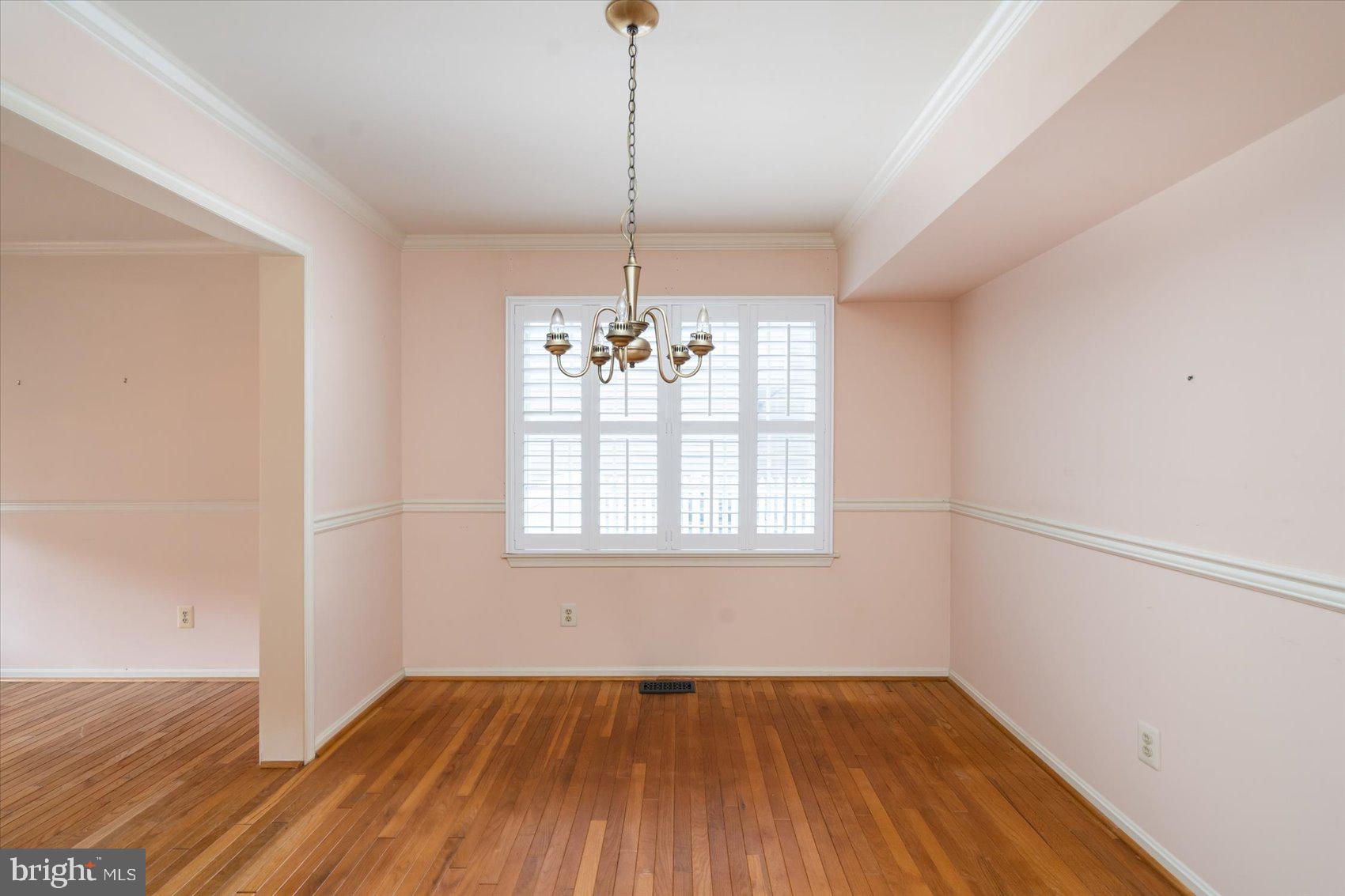 9020 Fieldchat Road Baltimore, MD 21236 - Photo 11 of 40 Living Room