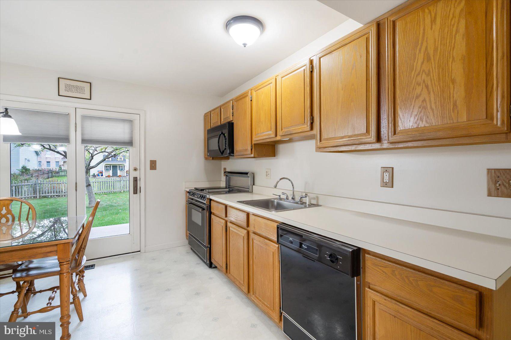 9020 Fieldchat Road Baltimore, MD 21236 - Photo 12 of 40 Kitchen