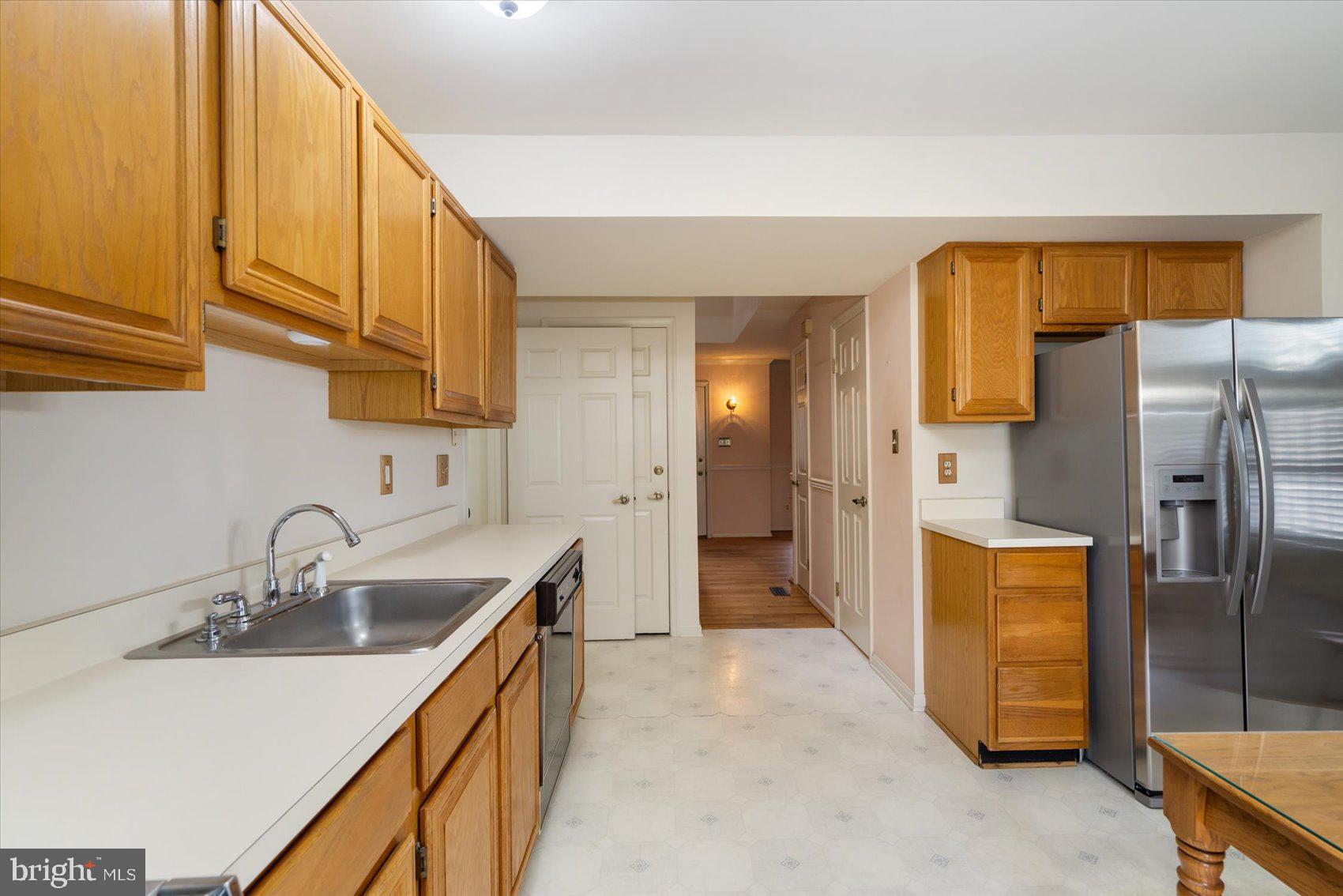 9020 Fieldchat Road Baltimore, MD 21236 - Photo 15 of 40 Kitchen