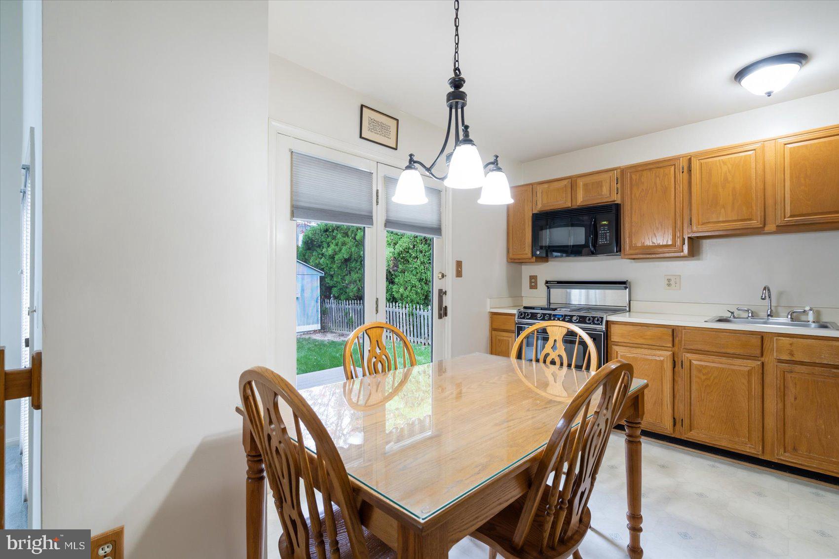 9020 Fieldchat Road Baltimore, MD 21236 - Photo 16 of 40 Kitchen